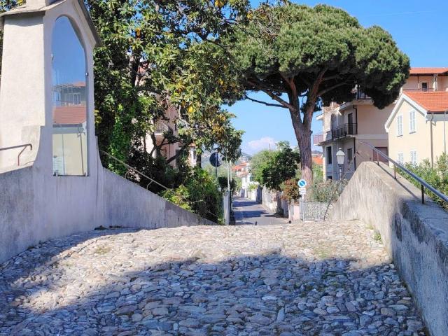 Villa Indipendente in vendita a Loano, Liguria