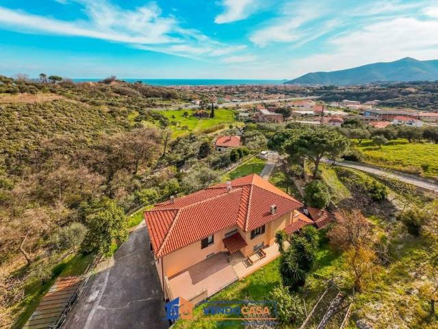 Villa Indipendente in vendita a Loano, Liguria