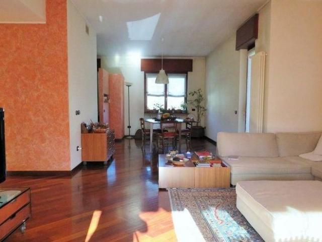 Villa Indipendente in vendita a Locate di Triulzi, Lombardia