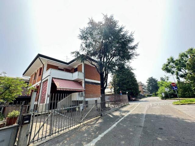 Villa Indipendente in vendita a Locate di Triulzi, Lombardia