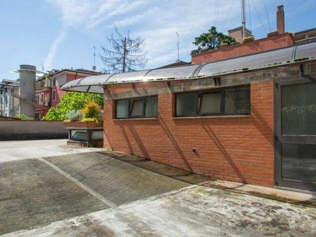 Villa Indipendente in vendita a Locate di Triulzi, Lombardia
