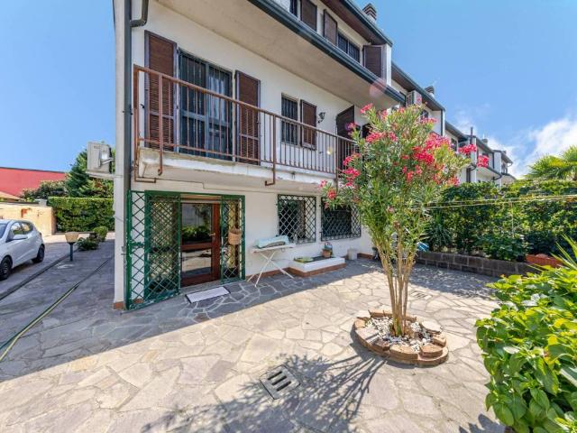 Villa Indipendente in vendita a Locate di Triulzi, Lombardia