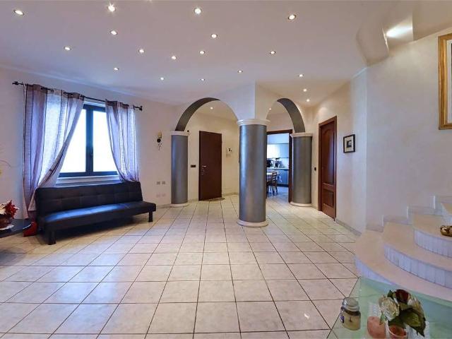 Villa Indipendente in vendita a Locate Varesino, Lombardia