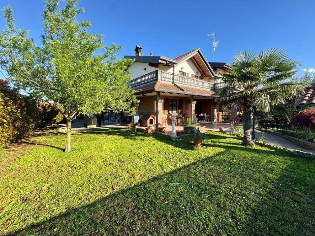 Villa Indipendente in vendita a Locate Varesino, Lombardia