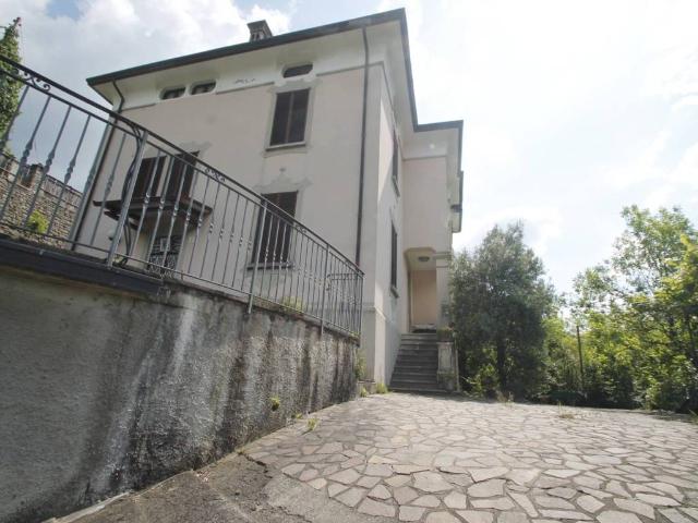 Villa Indipendente in vendita a Locatello, Lombardia