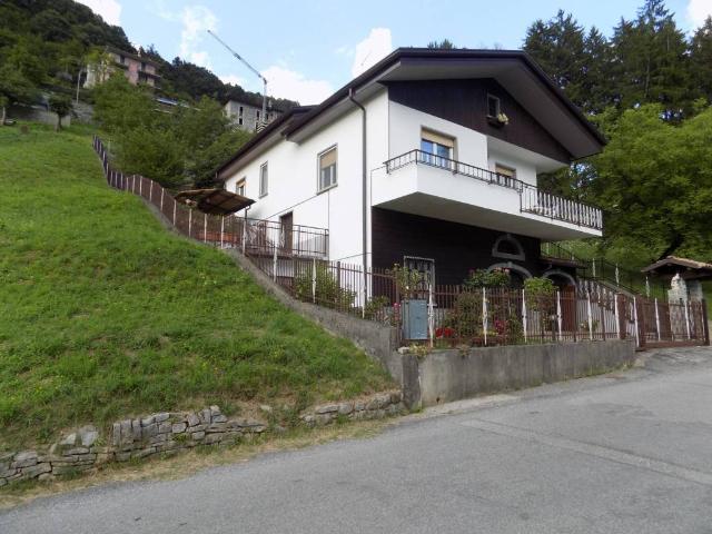 Villa Indipendente in vendita a Locatello, Lombardia