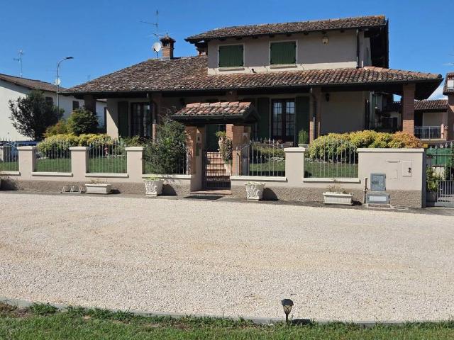 Villa Indipendente in vendita a Olmo, Lodi