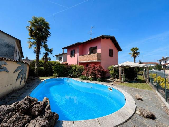Villa Indipendente in vendita a Revellino, Lodi