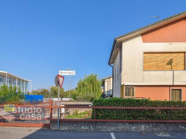 Villa Indipendente in vendita a San Bernardo, Lodi
