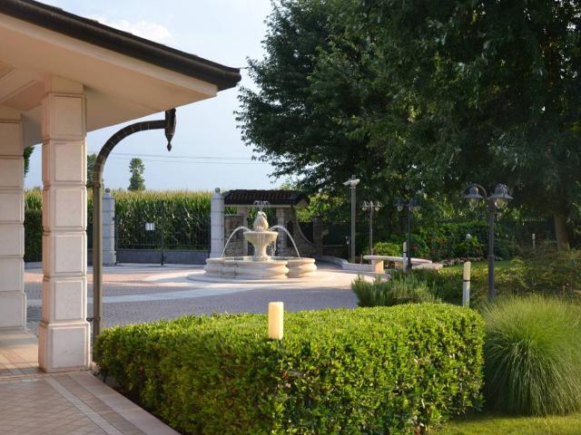 Villa Indipendente in vendita a Unione dei Comuni Bassa Bresciana Occidentale, Lograto