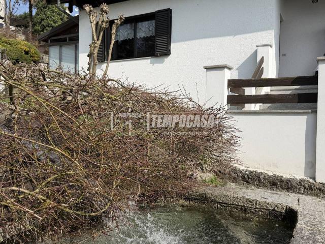 Villa Indipendente in vendita a Lomagna, Lombardia