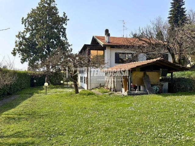 Villa Indipendente in vendita a Lomagna, Lombardia