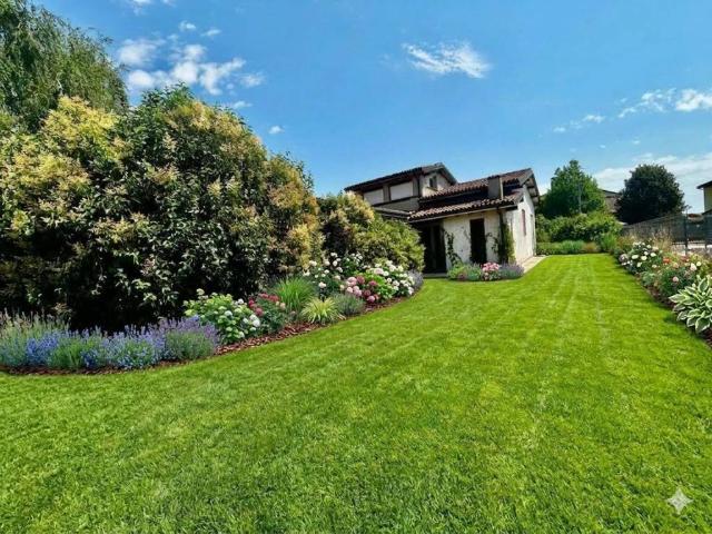 Villa Indipendente in vendita a Lomagna, Lombardia