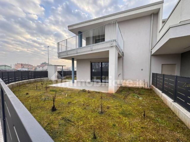 Villa Indipendente in vendita a Lomazzo, Como