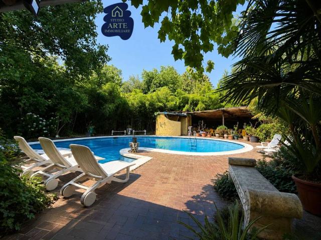Villa Indipendente in vendita a Lomazzo, Como