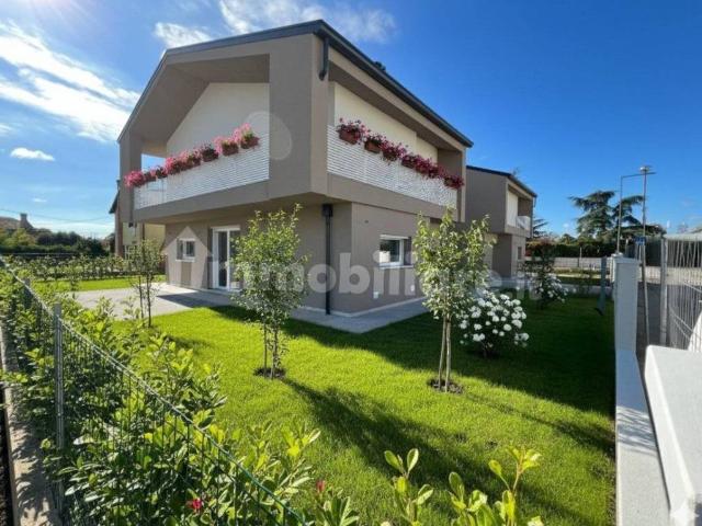 Villa Indipendente in vendita a Lomazzo, Como