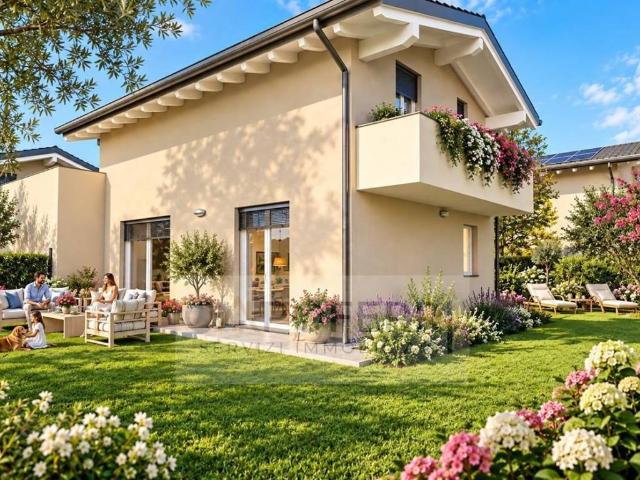 Villa Indipendente in vendita a Lomazzo, Como