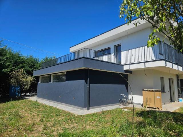 Villa Indipendente in vendita a Lomazzo di Sopra, Lomazzo