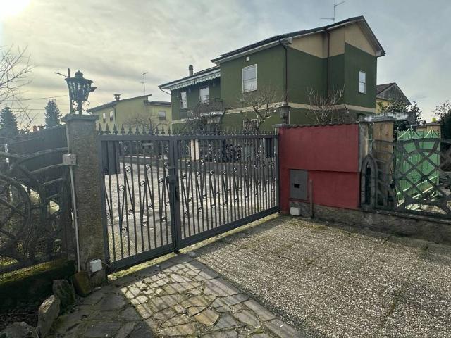Villa Indipendente in vendita a Lomello, Pavia