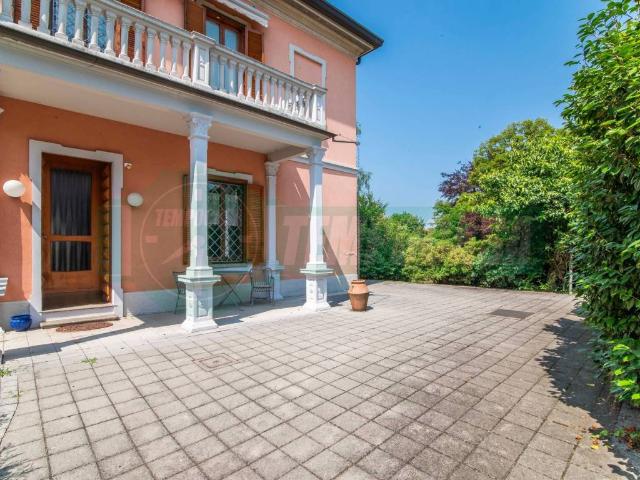 Villa Indipendente in vendita a Lonate Ceppino, Lombardia
