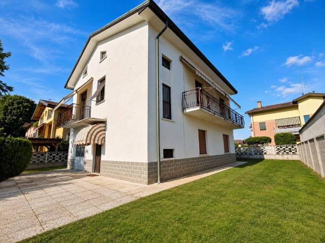 Villa Indipendente in vendita a Lonate Ceppino, Lombardia