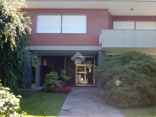 Villa Indipendente in vendita a Sant'Antonino Ticino, Lonate Pozzolo