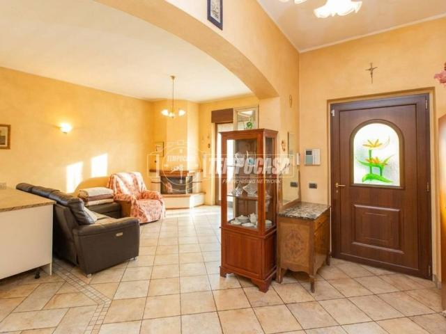 Villa Indipendente in vendita a Lonate Pozzolo, Lombardia