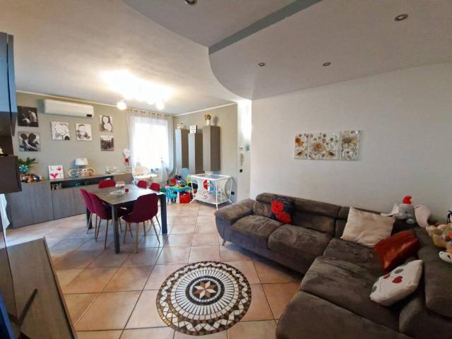 Villa Indipendente in vendita a Lonate Pozzolo, Varese