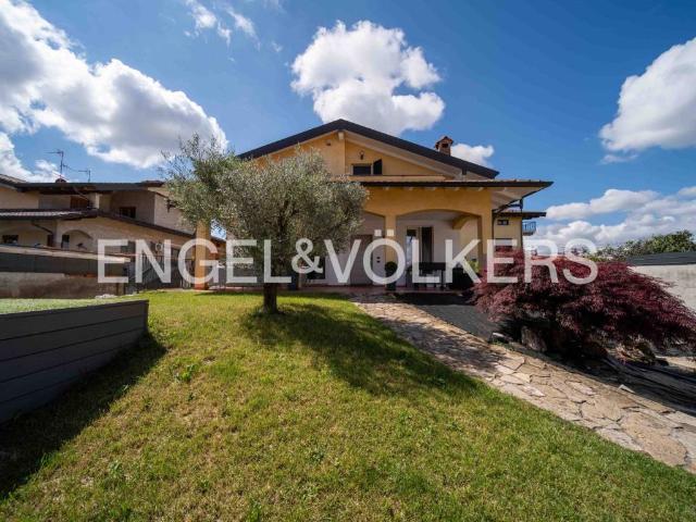Villa Indipendente in vendita a Lonate Pozzolo, Lombardia