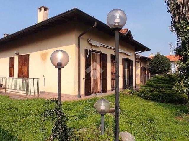 Villa Indipendente in vendita a Lonate Pozzolo, Lombardia