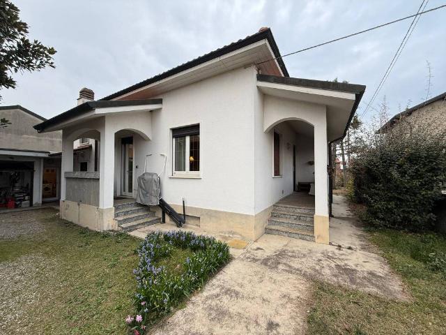 Villa Indipendente in vendita a Lonate Pozzolo, Lombardia