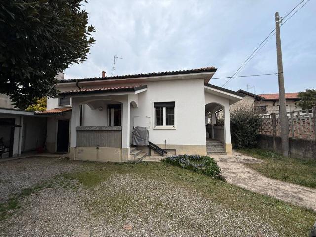Villa Indipendente in vendita a Lonate Pozzolo, Lombardia