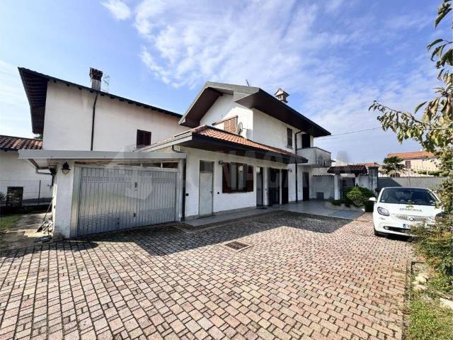 Villa Indipendente in vendita a Lonate Pozzolo, Lombardia