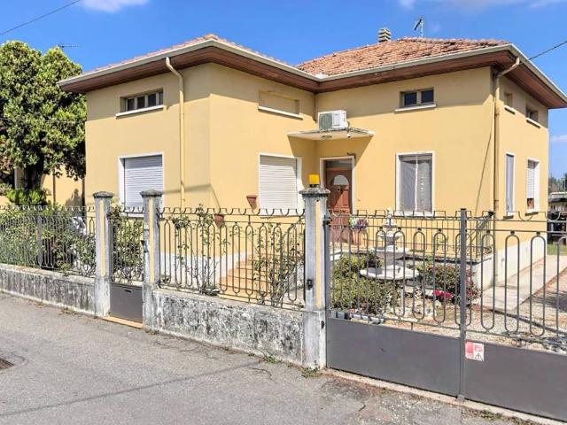 Villa Indipendente in vendita a Lonate Pozzolo, Lombardia