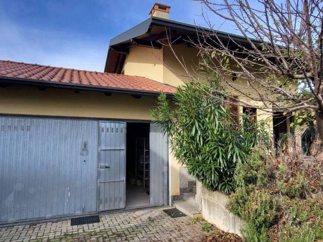 Villa Indipendente in vendita a Lonate Pozzolo, Lombardia