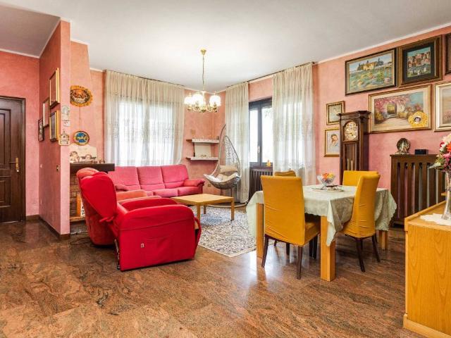 Villa Indipendente in vendita a Lonate Pozzolo, Lombardia
