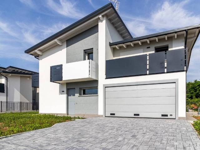Villa Indipendente in vendita a Lonate Pozzolo, Lombardia