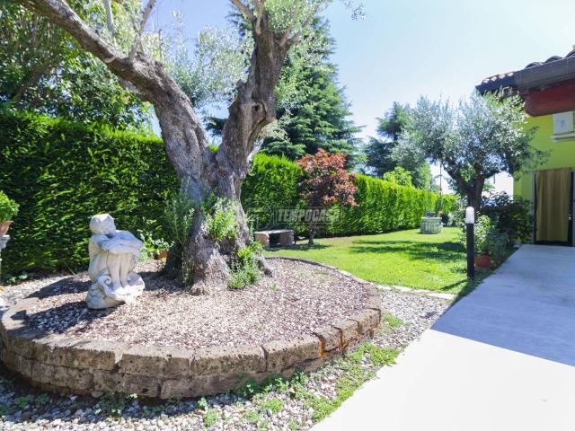 Villa Indipendente in vendita a Lonato, Lombardia