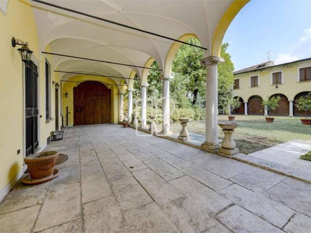 Villa Indipendente in vendita a Lonato, Lombardia