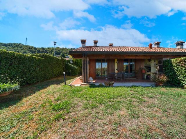 Villa Indipendente in vendita a Lonato, Lombardia