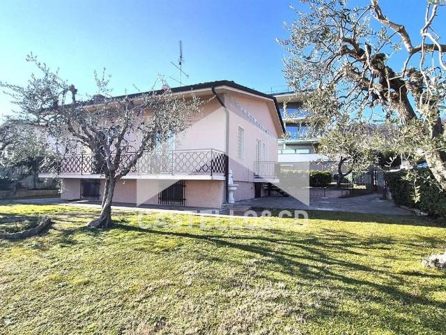 Villa Indipendente in vendita a Lonato, Lombardia