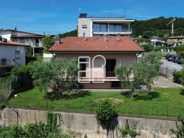 Villa Indipendente in vendita a Lonato, Brescia