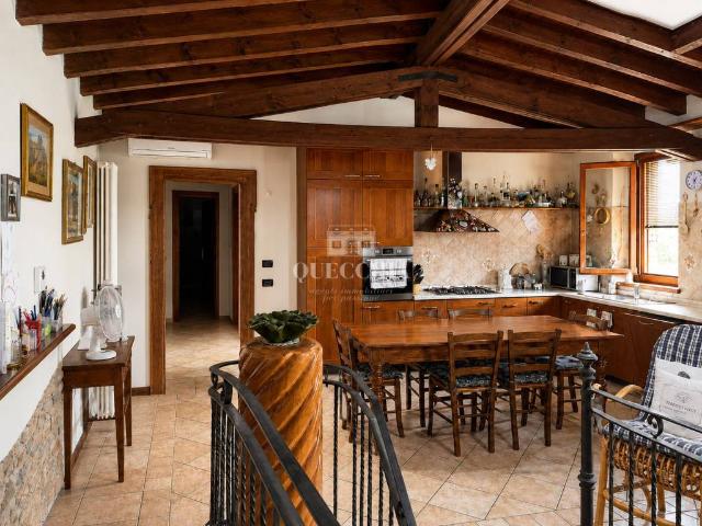 Villa Indipendente in vendita a Lonato, Lombardia