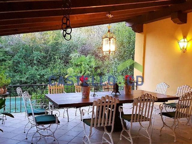 Villa Indipendente in vendita a Lonato, Brescia