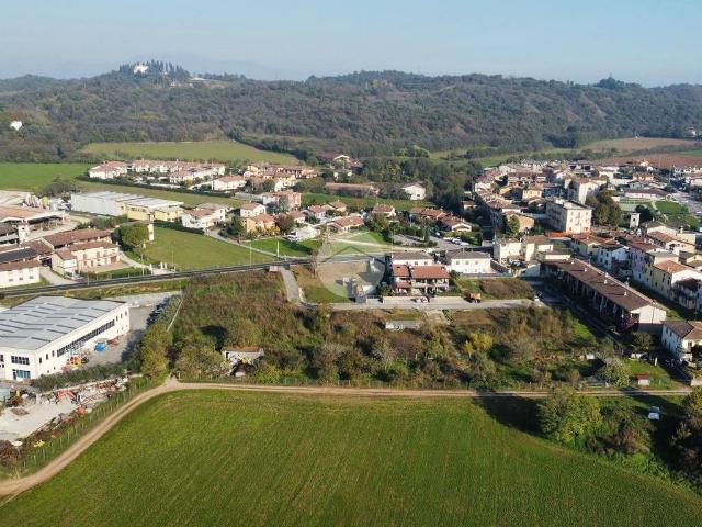 Villa Indipendente in vendita a Lonato, Lombardia