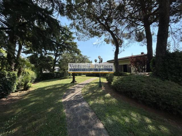 Villa Indipendente in vendita a Lonato, Lombardia