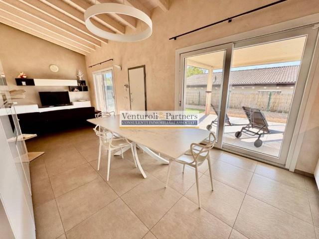 Villa Indipendente in vendita a Lonato, Lombardia