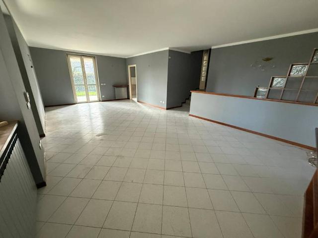 Villa Indipendente in vendita a Lonato, Brescia