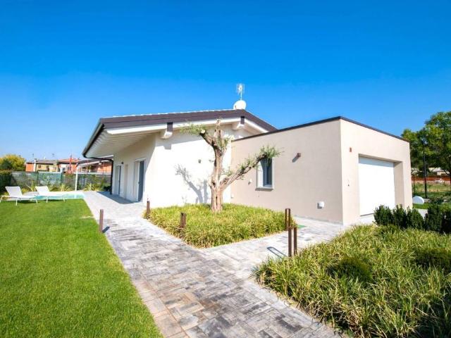 Villa Indipendente in vendita a Lonato, Lombardia