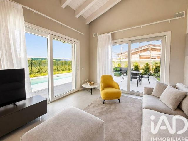 Villa Indipendente in vendita a Lonato, Lombardia